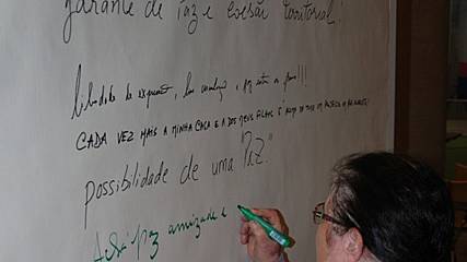 Fig. 3 A, B, C – Café Europa aberto à participação dos cidadãos “30 Anos de Ultraperiferia Europeia: o que mudou?”, realizado a 9 de maio de 2016 pelo Centro Europe Direct Madeira. (Fonte: Centro de Informação Europa Direct Madeira)